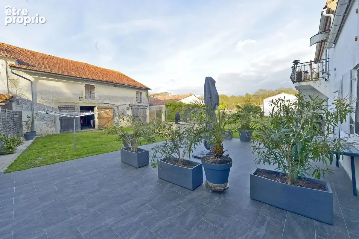Maison 210 m² à Le Chay  - photo 9