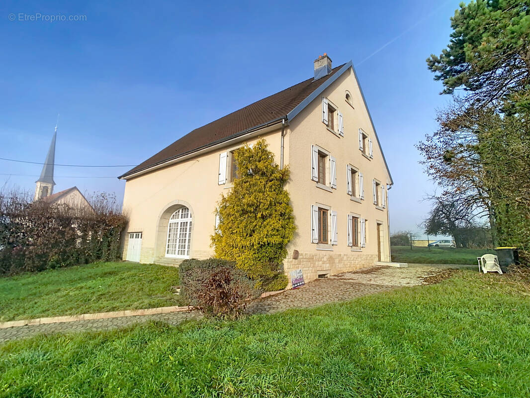 Maison à DAMPIERRE-LES-BOIS