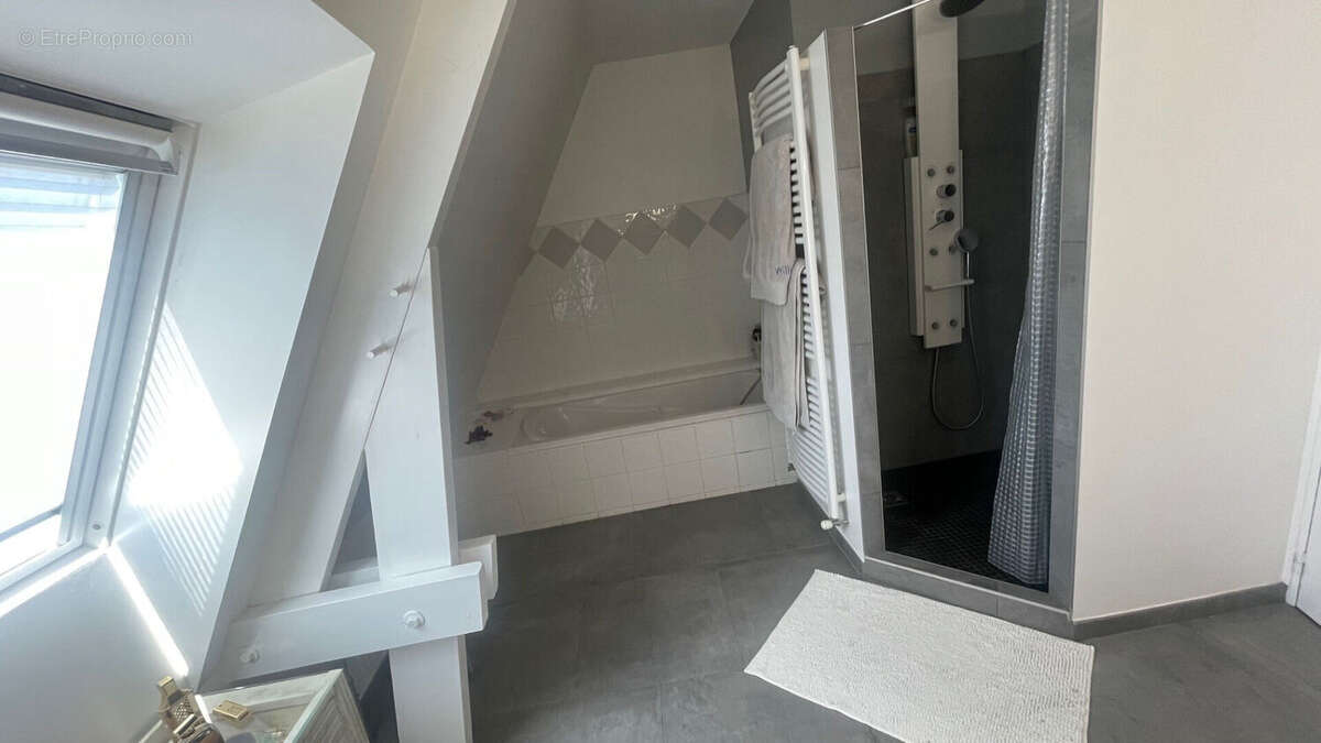 Maison à SAINT-CYR-SUR-LOIRE