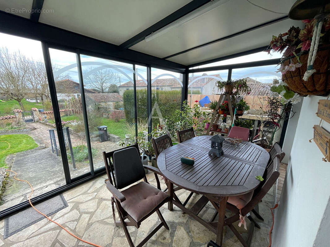 Maison à SAINT-HILAIRE-DES-LOGES