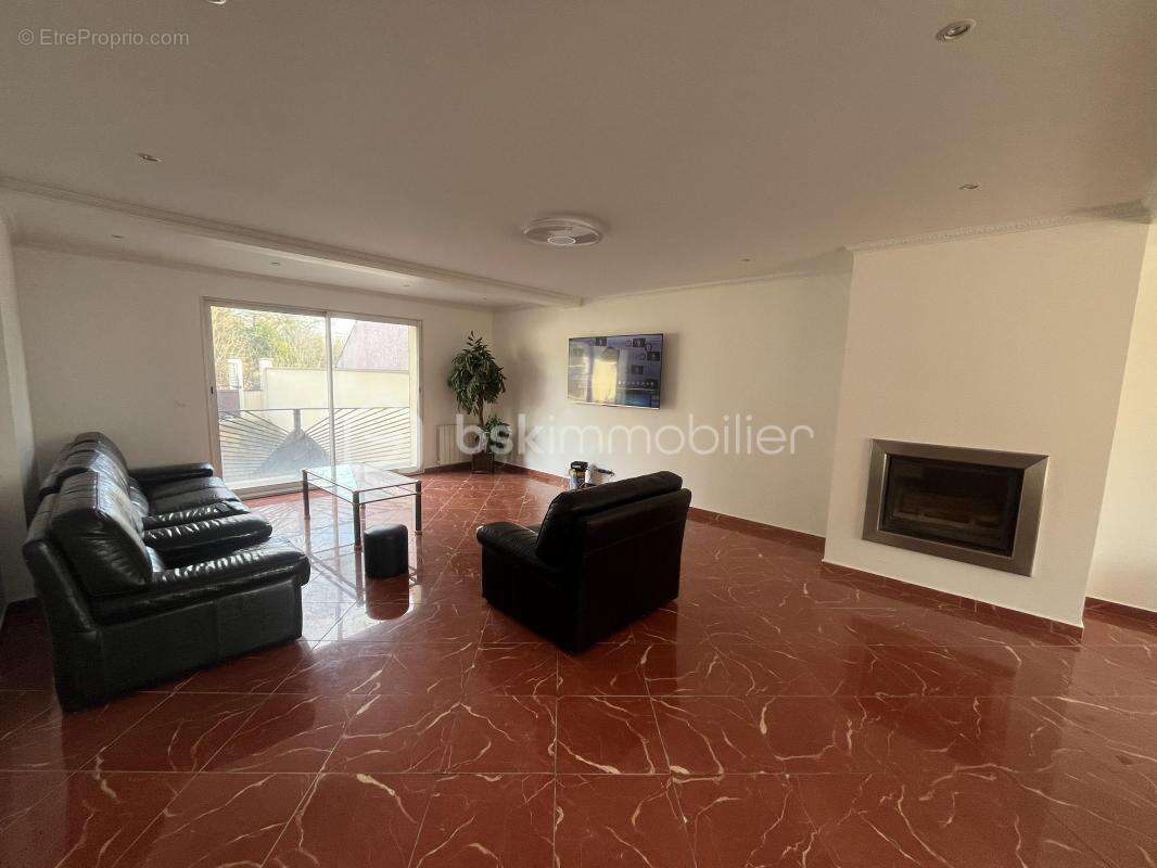 Maison à CRECY-LA-CHAPELLE