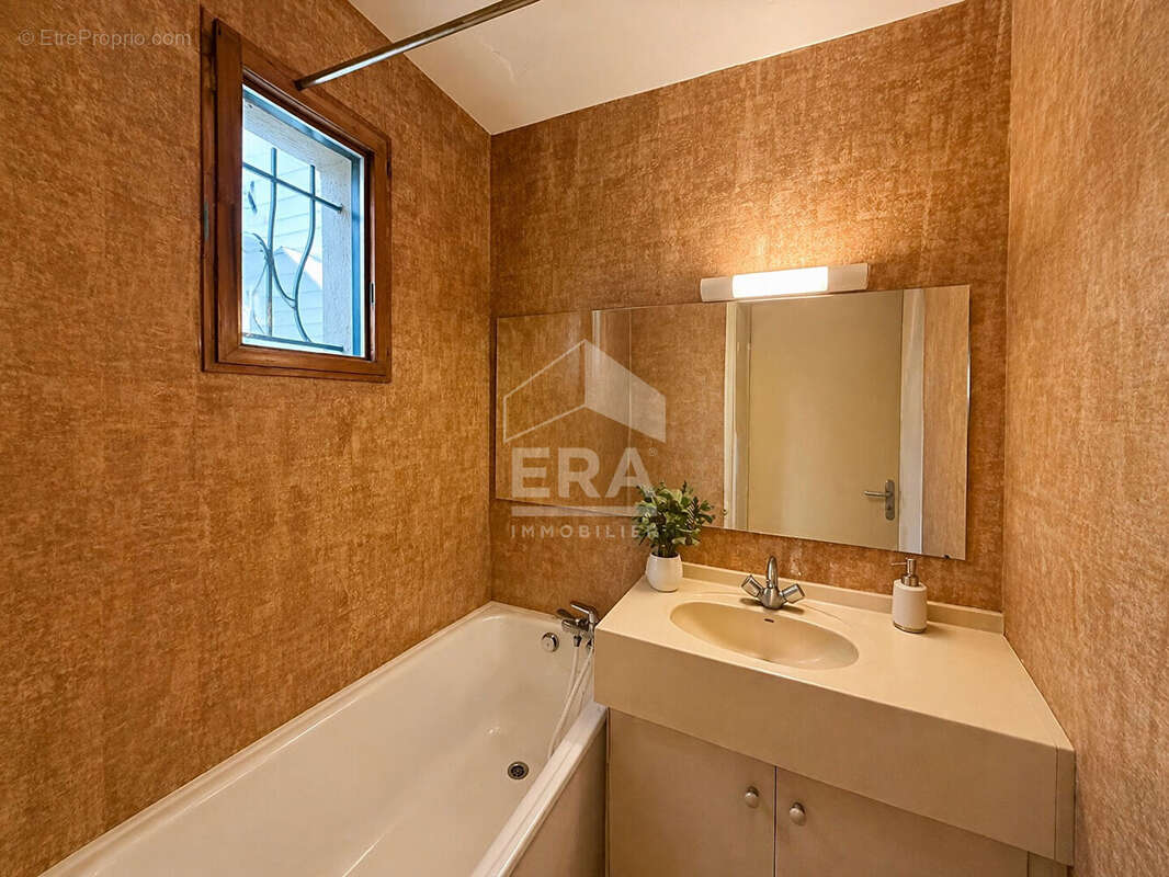 Appartement à VALLAURIS