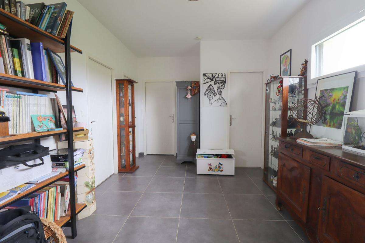 Maison La Chapelle Baton 5 pièce(s) 167 m2 - photo 13