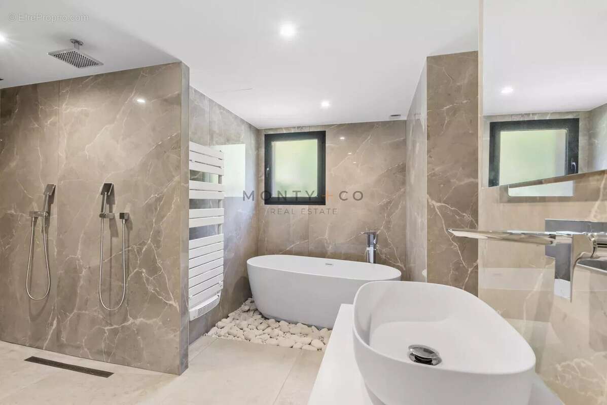 Villa contemporaine avec vue mer à vendre dans le domaine privé de Beauvallon Bartole, Grimaud - photo 12