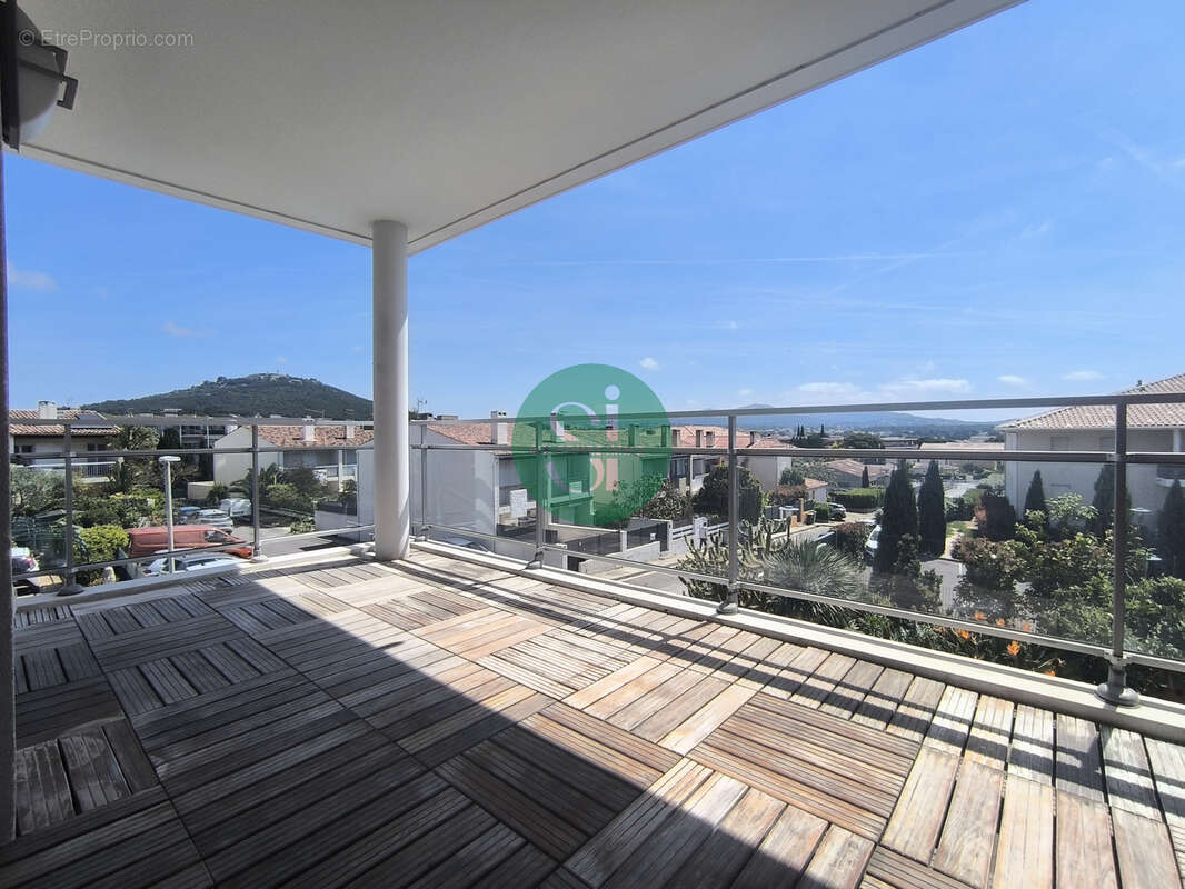 Exclusivite - elegant t3 avec terrasse, box - six fours les plages - photo 2