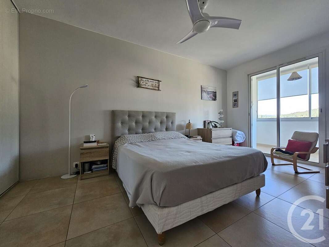 Appartement à SIX-FOURS-LES-PLAGES