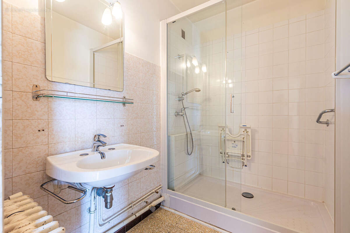 Laforet immobilier - exclusivite - "aubepine" - annecy - cran-gevrier - appartement traversant t4 de  81.79m2 - balcon - loggia  - photo 10