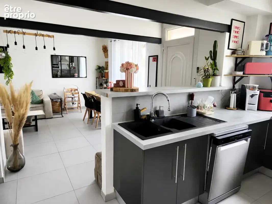 Dans petite résidence de 4 lots, en impasse au calme,T3 en parfait état en 1er et dernier étage avec jardin - photo 2