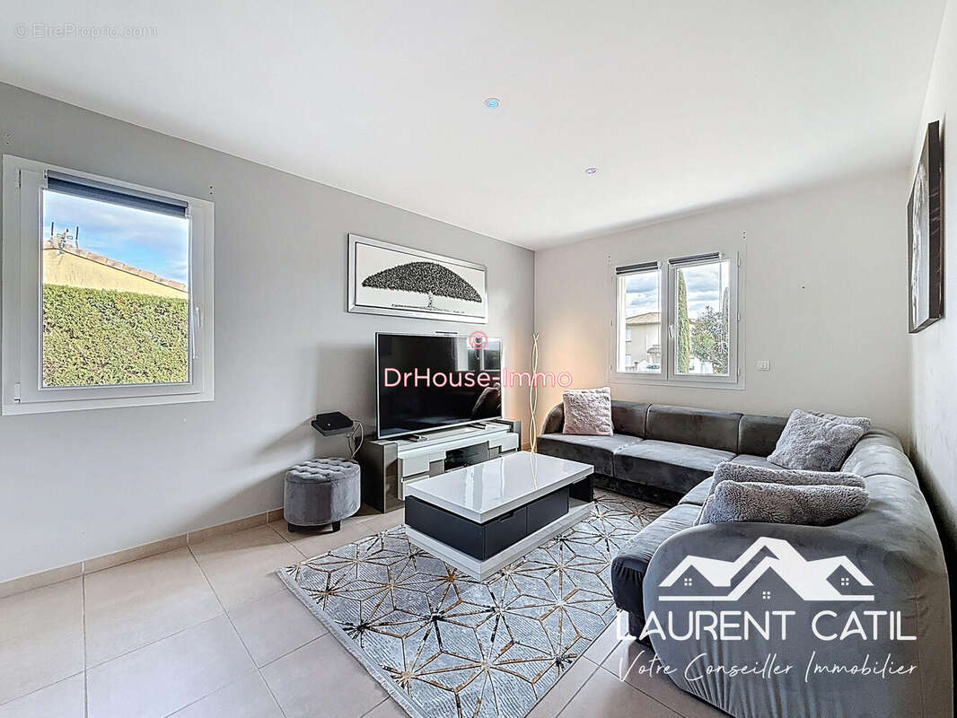 Maison 94 m² à Mours-Saint-Eusebe  - photo 9
