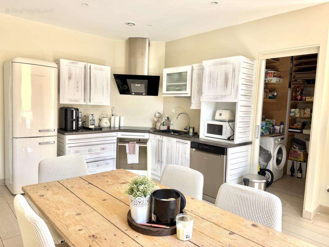 Appartement à MONTROND-LES-BAINS