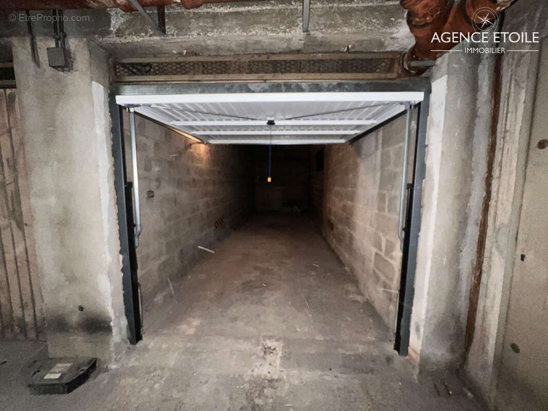 Parking à MARSEILLE-6E