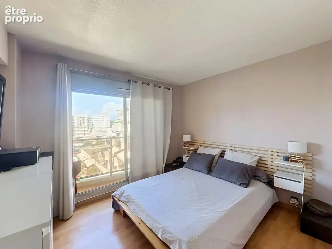 Cœur de ville – Lumineux 2 pièces avec terrasse d'angle de 20 m², à 7 min à pied des plages - photo 5