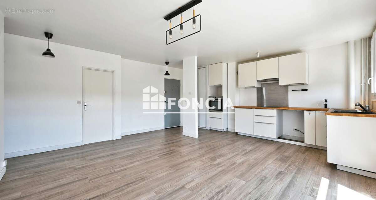 Appartement à FONTENAY-LE-FLEURY