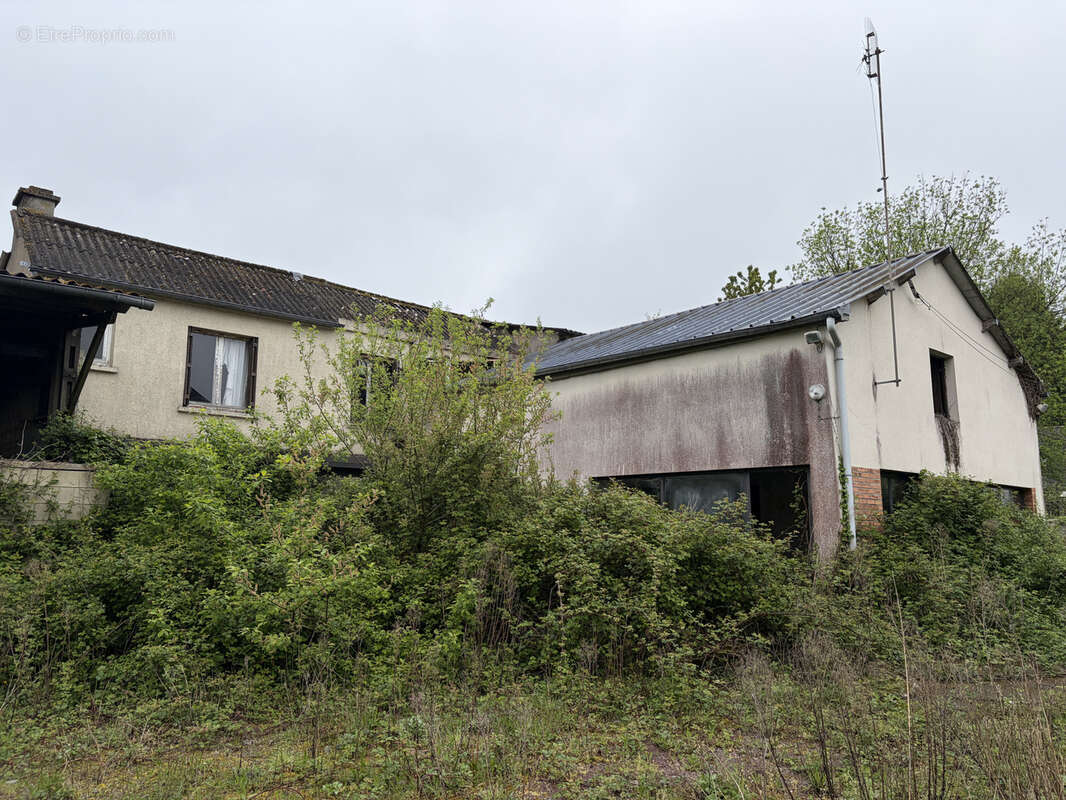 Maison à LOUVIGNE-DU-DESERT