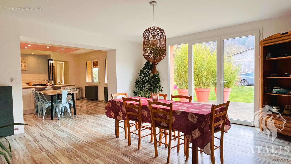 Maison à SAINT-JUST-DE-CLAIX