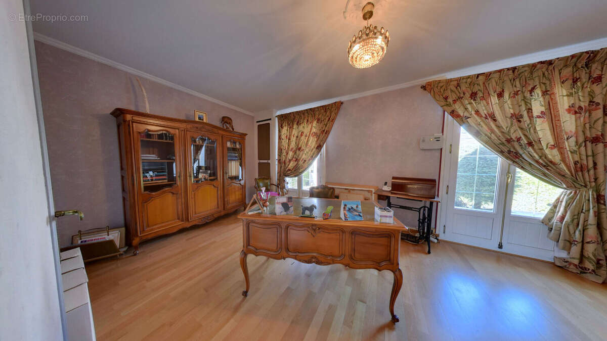 Maison à ROISSY-EN-BRIE