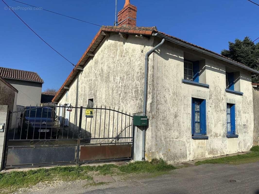 Maison à SOMMIERES-DU-CLAIN