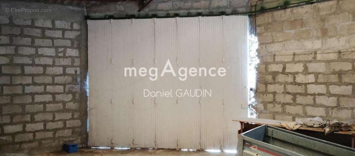 Parking à CHATEAUBERNARD