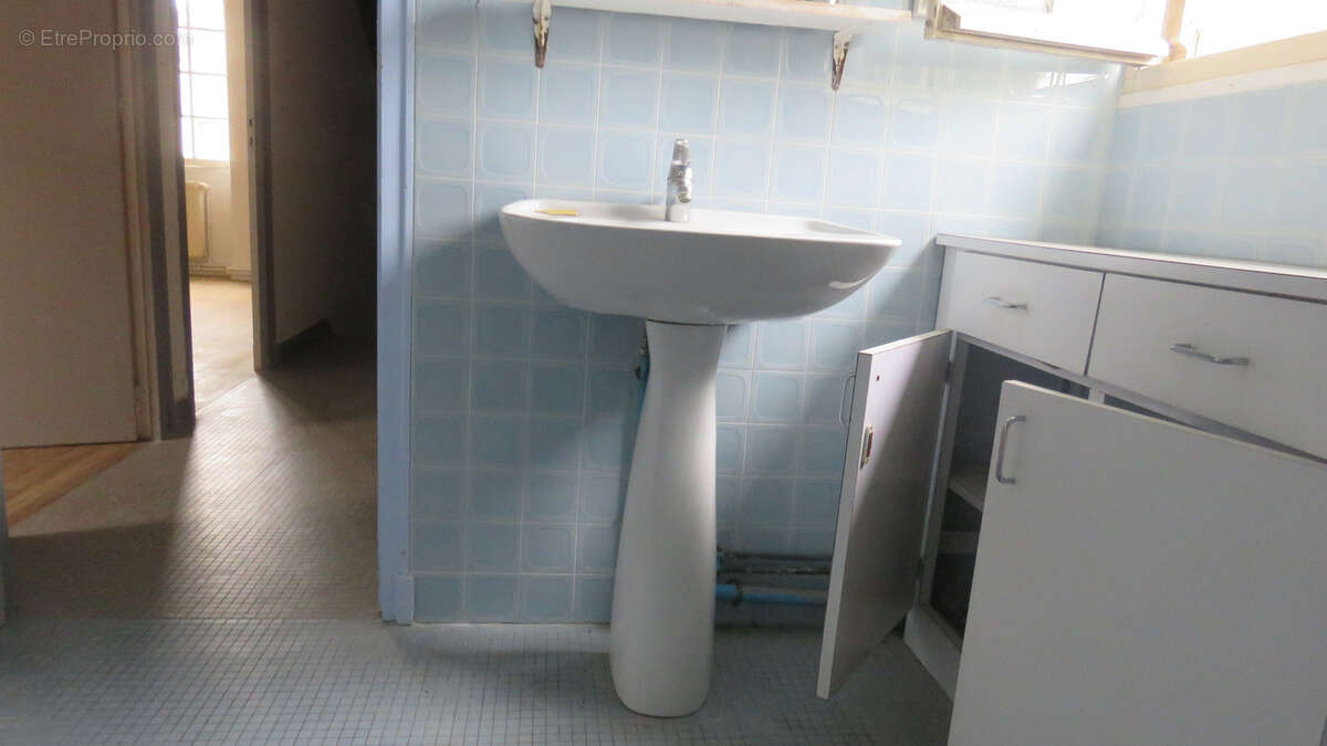 Ensemble immobilier de 2 maisons (en pierres et mitoyennes) avec une grange (en pierres) Secteur SAINT RAPHAEL - photo 15