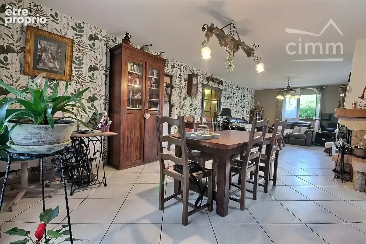 A vendre - valgelon-la-rochette - maison t5 + terrain + garage - photo 9