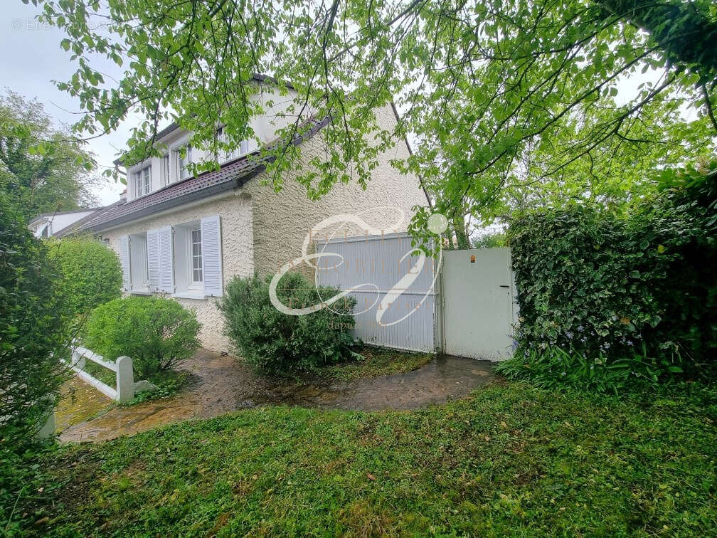 Maison à SAINT-GENIS-LAVAL