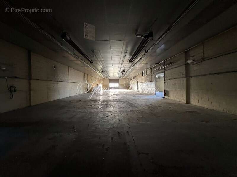 Commerce à NAZELLES-NEGRON