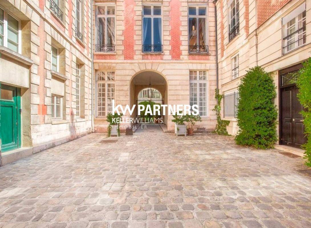 Appartement à PARIS-3E