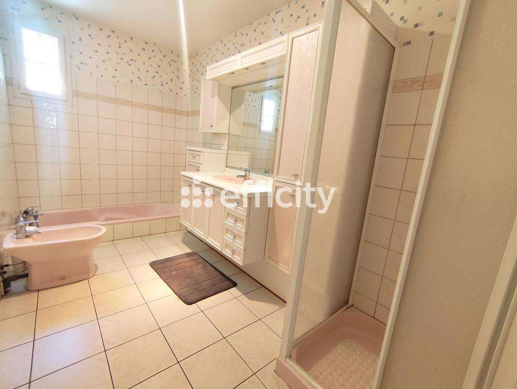 Maison 102 m² à Baignes-Sainte-Radegonde  - photo 13