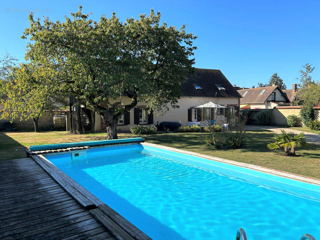 Maison à TREMBLAY-LES-VILLAGES