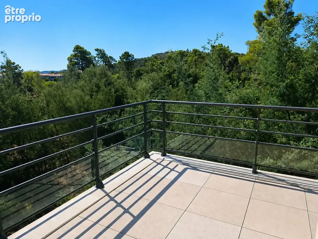 T3 au dernier étage dans résidence avec piscine à Roquebrune Sur Argens (83520) - photo 3