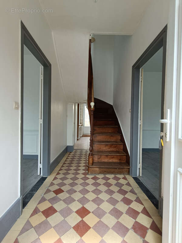 Superbe maison bourgeoise de 160 m2 hab avec sous-sol grand garage de 30 m2 sur 270 m2 de terrain clos au calm - photo 18