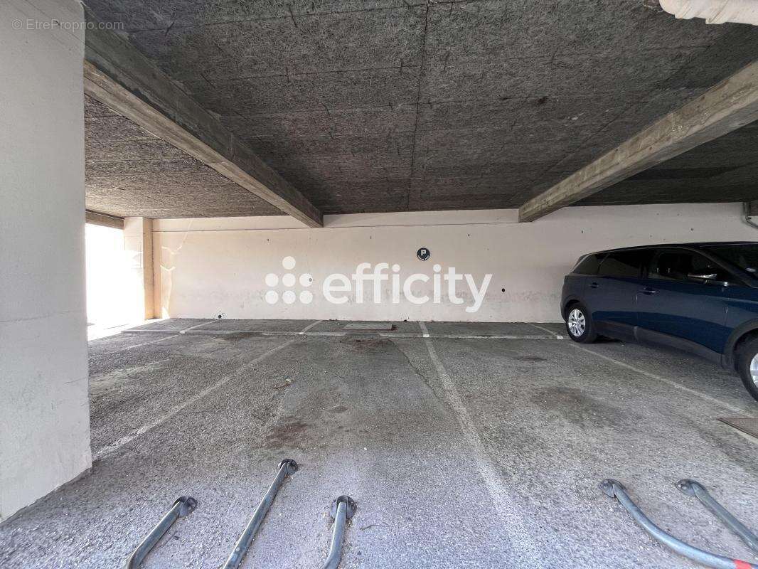 Parking à CALUIRE-ET-CUIRE