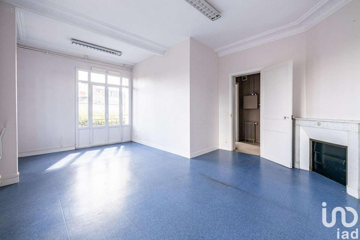 Photo 8 - Commerce à FONTAINEBLEAU