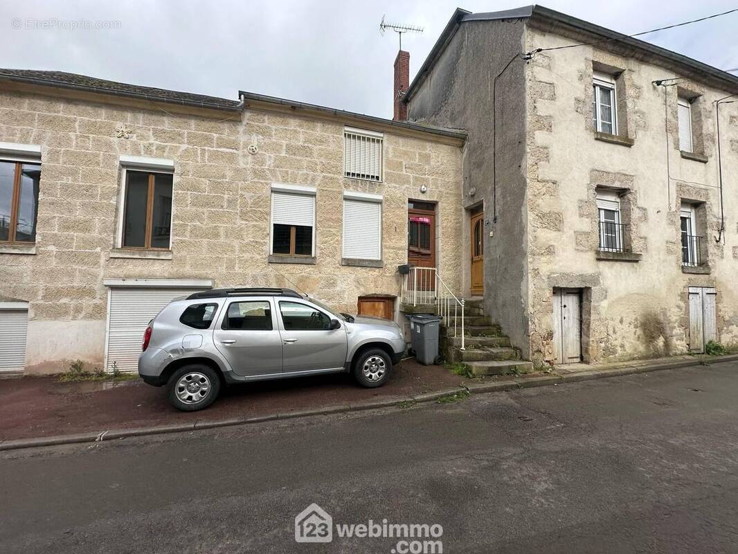 Ensemble immobilier comprenant 2 maisons louées et une libre d&#039;occupation - Maison à MAUREGNY-EN-HAYE