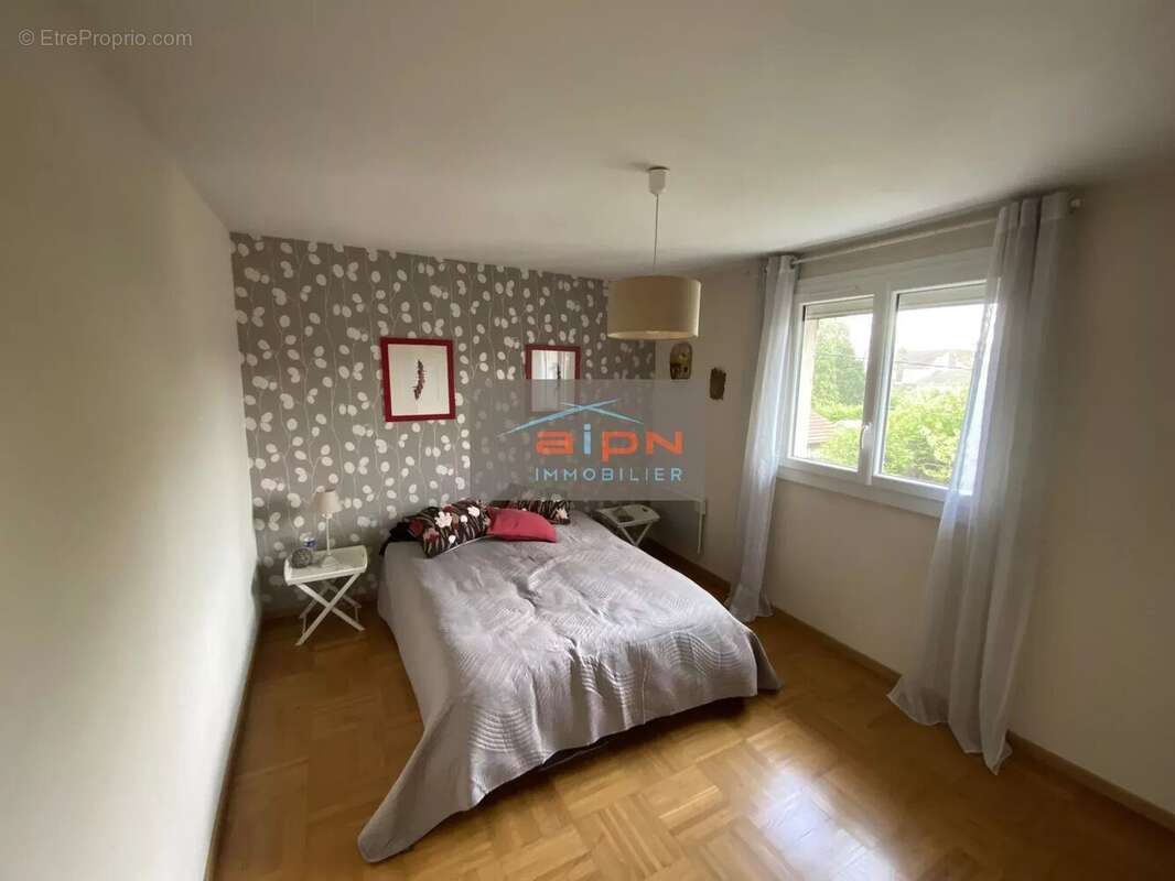 Maison à SAINT-ETIENNE-DU-ROUVRAY