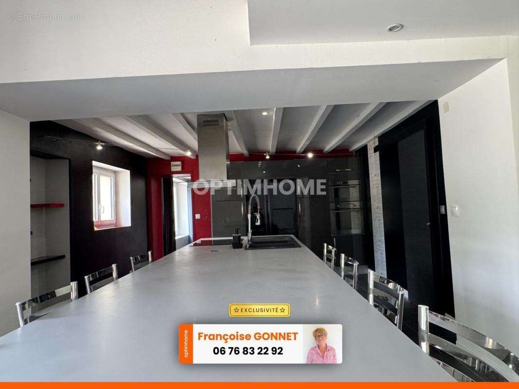 LONGERE de 215 m² - 6 pièces - 4 chambres - Piscine - 275 000 € - LAPAN - photo 7