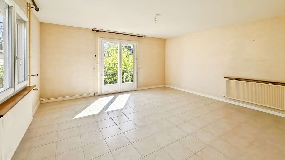 BERGERAC – Maison familiale de 174 m² avec garage, terrain 390 m² - photo 7