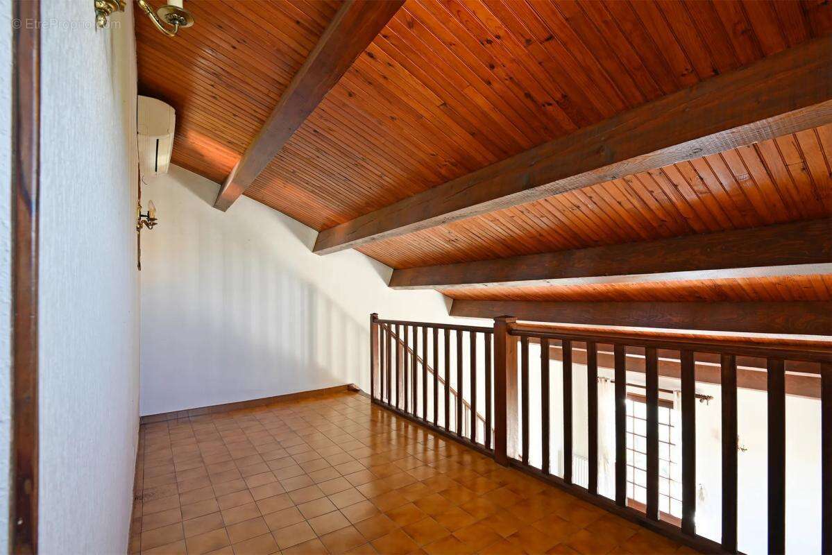 Maison de 5 pièces de 129 m² à Arles - photo 6