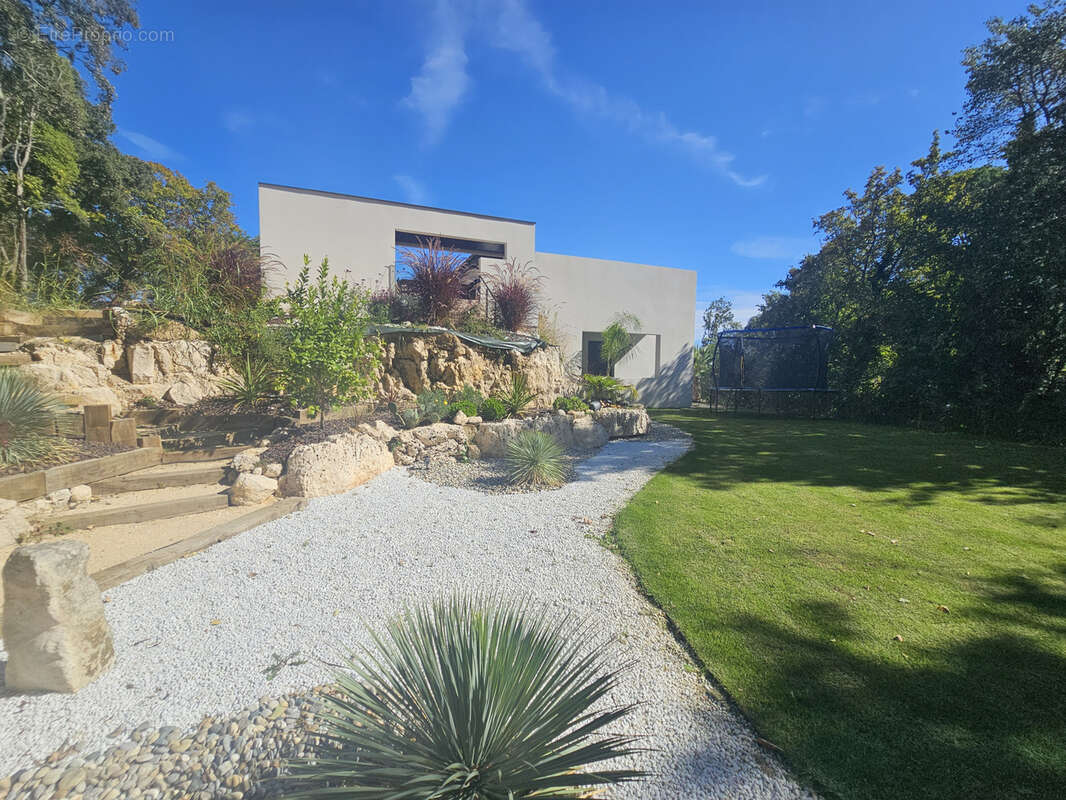 Maison à VILLEVIEILLE