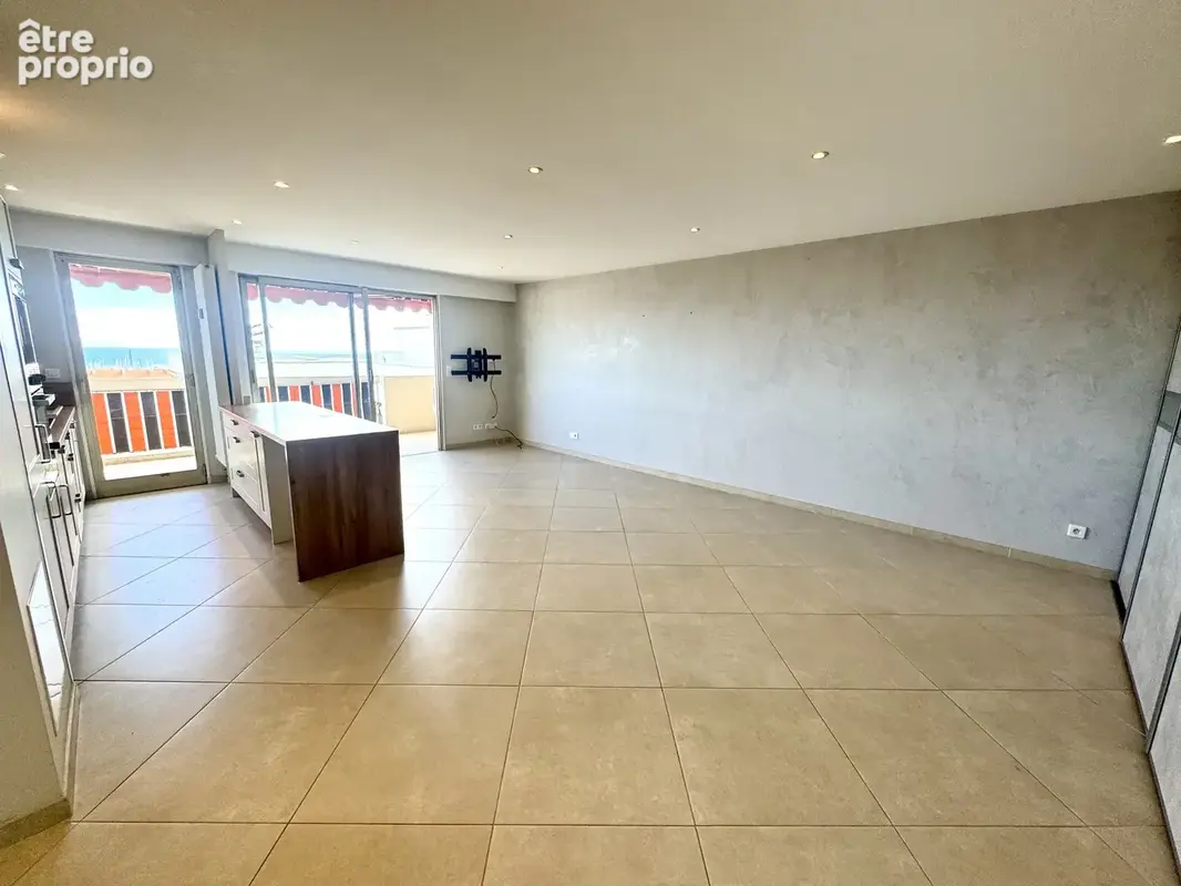 Golfe Juan centre vaste deux pièces de 53 m2 avec belle vue mer et terrasse sud de 14 m2 - photo 6