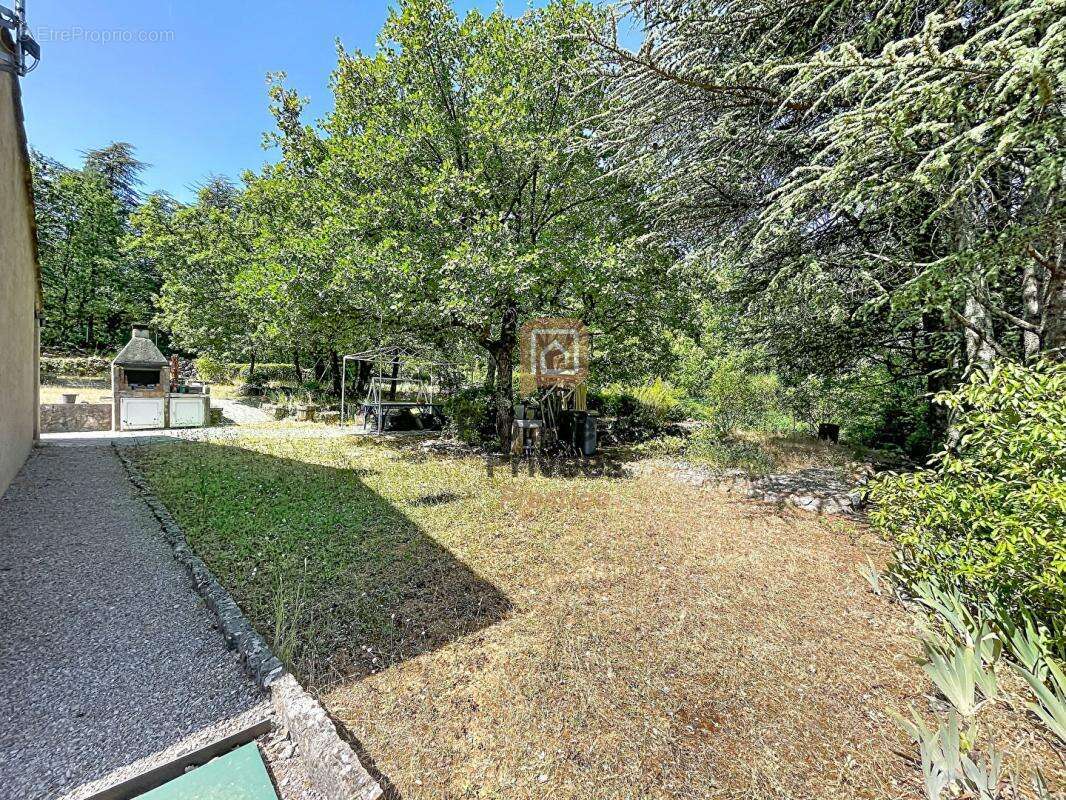 Villa T5 plain-pied 119 m², Terrain 1750 m², 4 chambres, Garage , Au calme , Saint-Maximin 83470 - photo 4