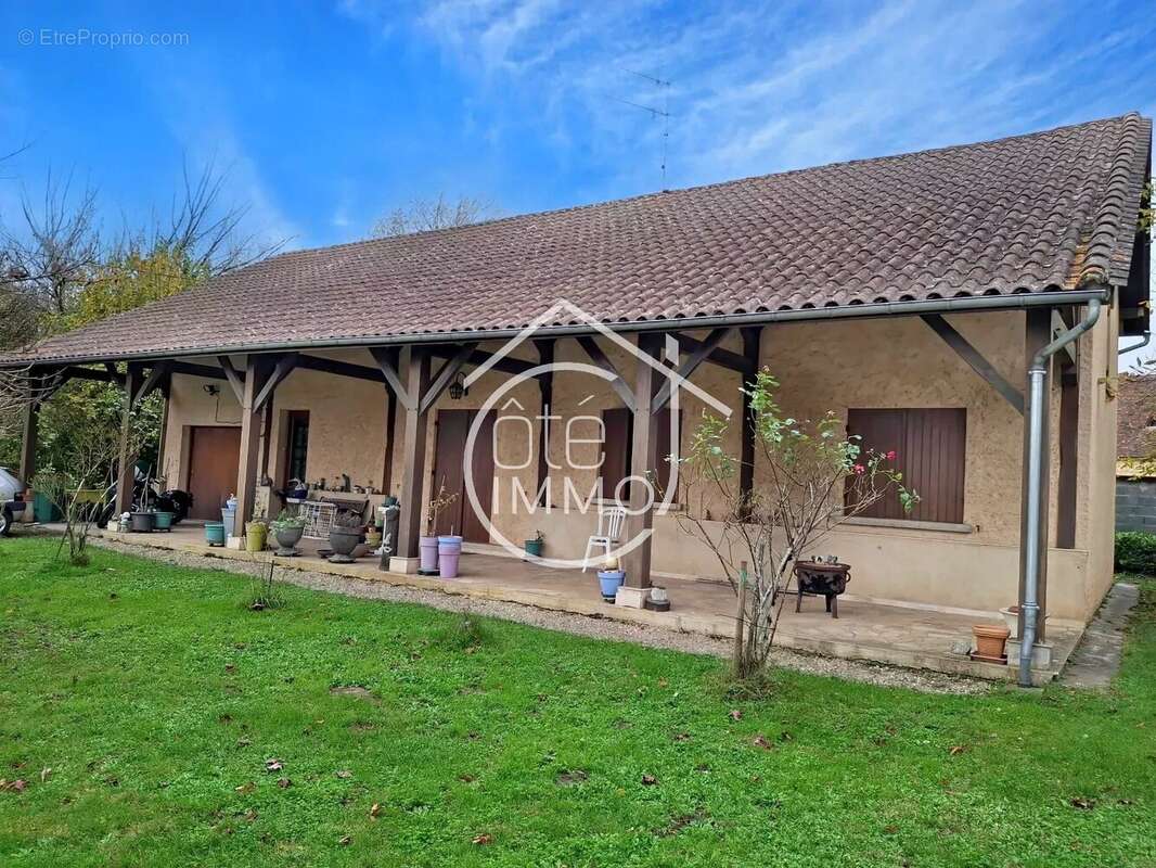SAINT GERMAIN ET MONS : Belle propriété comprenant habitation principale, un séchoir à tabac, une grange et une longère - photo 11