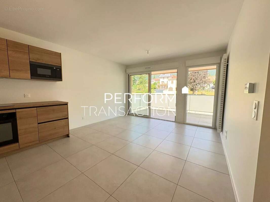 Appartement à SAINT-NAZAIRE-LES-EYMES