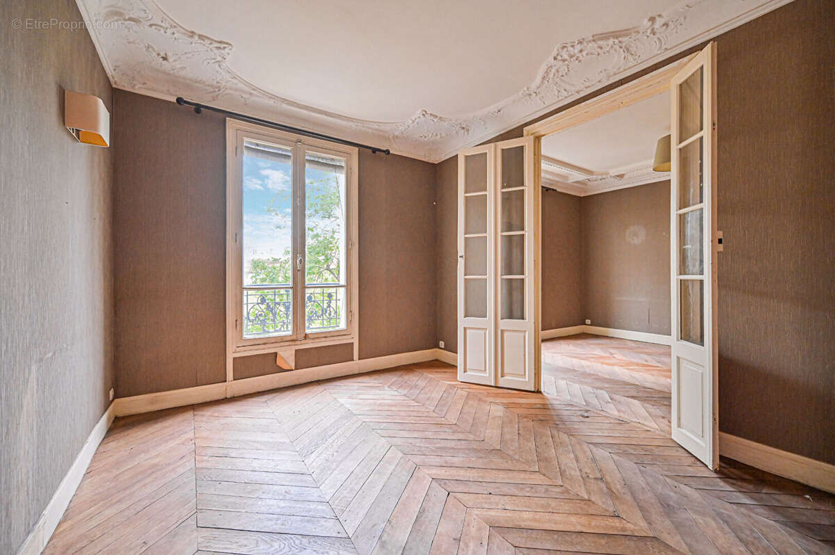 Appartement à PARIS-14E