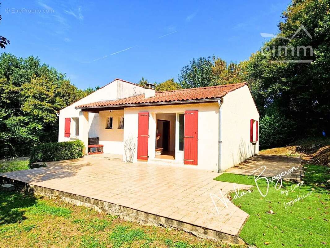 Maison à BUSSAC-SUR-CHARENTE