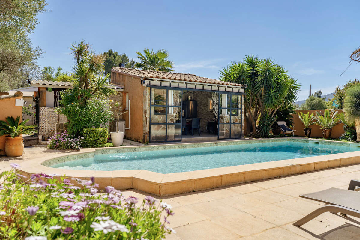 Maison à CARQUEIRANNE