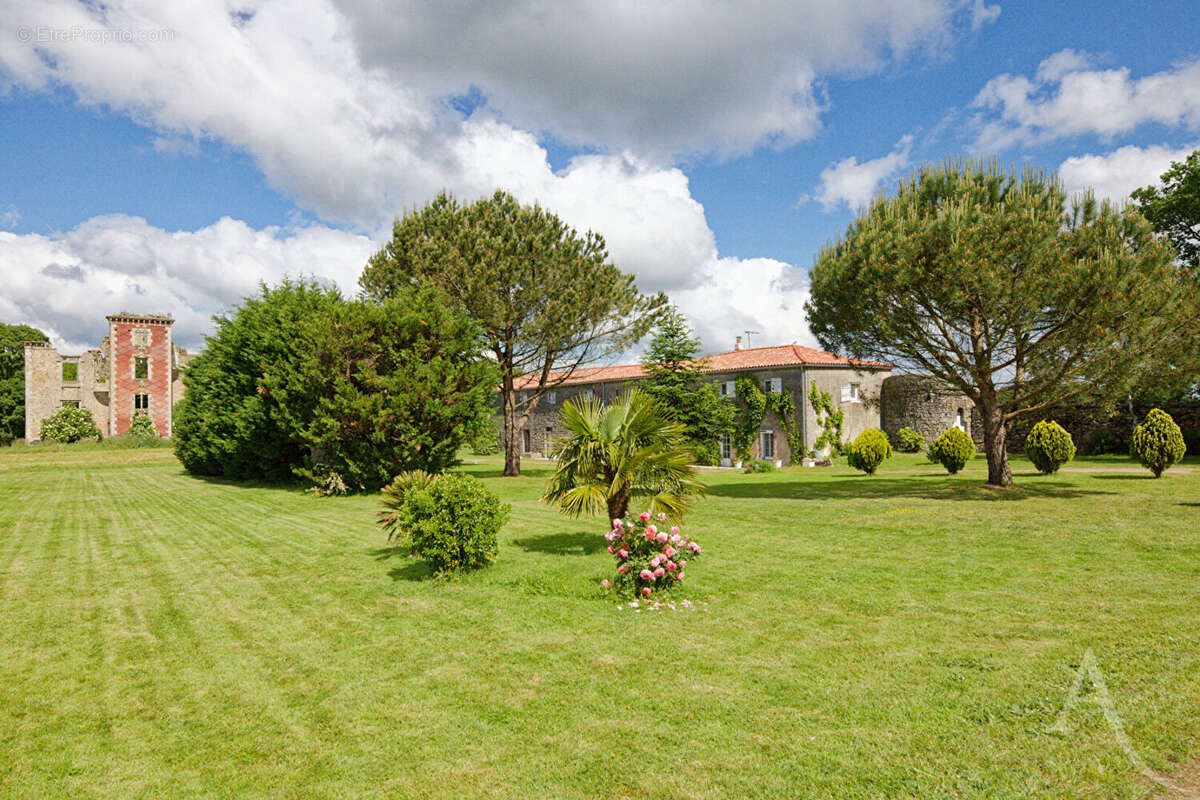 Maison à BEAUFOU