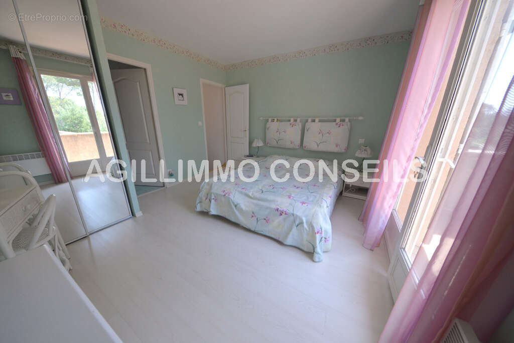 Maison à PUGET-SUR-ARGENS