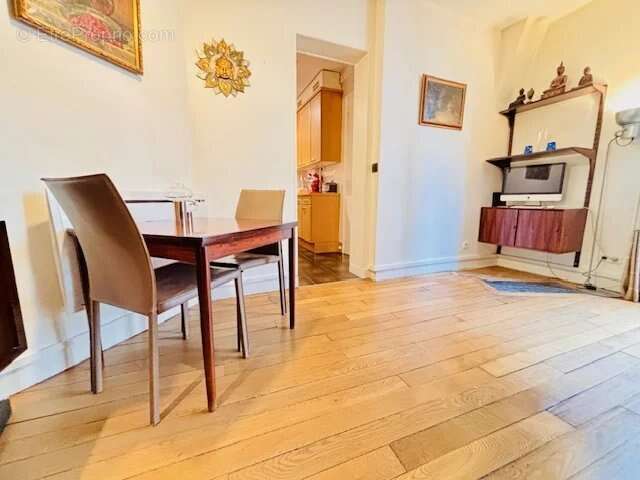 Paris 7e – Avenue de la Bourdonnais / Champ-de-Mars – Élégant 3 pièces de 51 m² – 4e étage avec ascenseur – Charme de l'ancien - photo 4