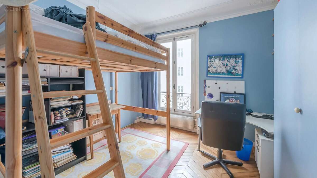 Appartement à PARIS-16E